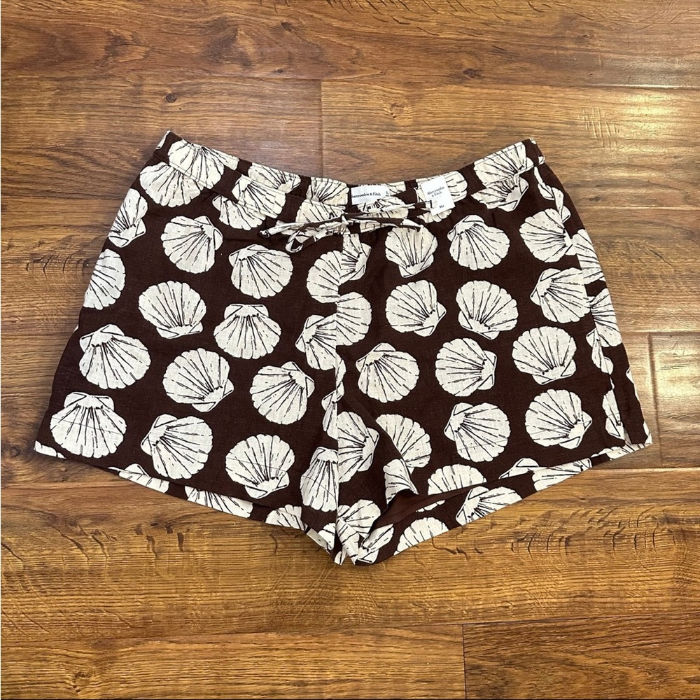 Abercrombie and Fitch mid rise line blend pull on shorts sea shells NWT - Picture 2 of 5